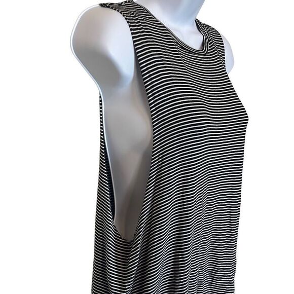 Honey Punch Black White Stripe Sleeveless Top Shirt Medium Flowy Exaggerated - Picture 3 of 6